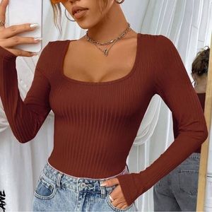 New scoop neck ribbed long sleeve top~